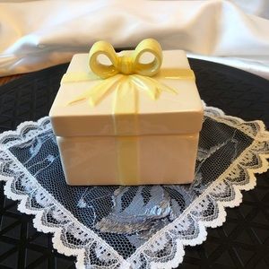 Vintage Lidded Ceramic Trinket Gift Box Made in Japan